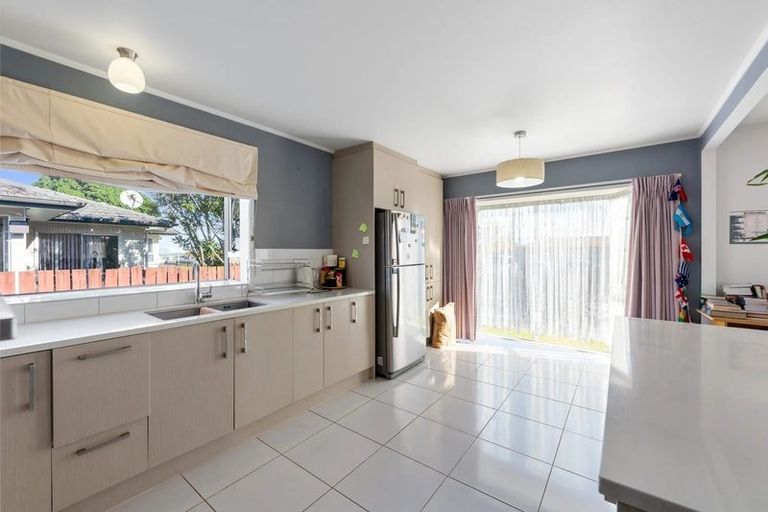 Photo of property in 436 Roscommon Road, Clendon Park, Auckland, 2103