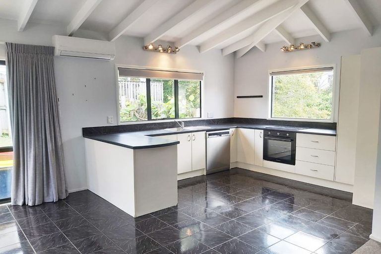 Photo of property in 41 Hewlett Road, Massey, Auckland, 0614