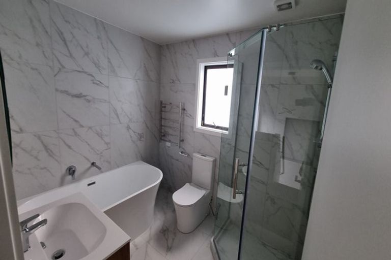 Photo of property in 64e Buscomb Avenue, Henderson, Auckland, 0610