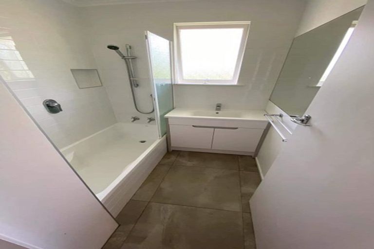 Photo of property in 4 Roband Avenue, Glenfield, Auckland, 0629