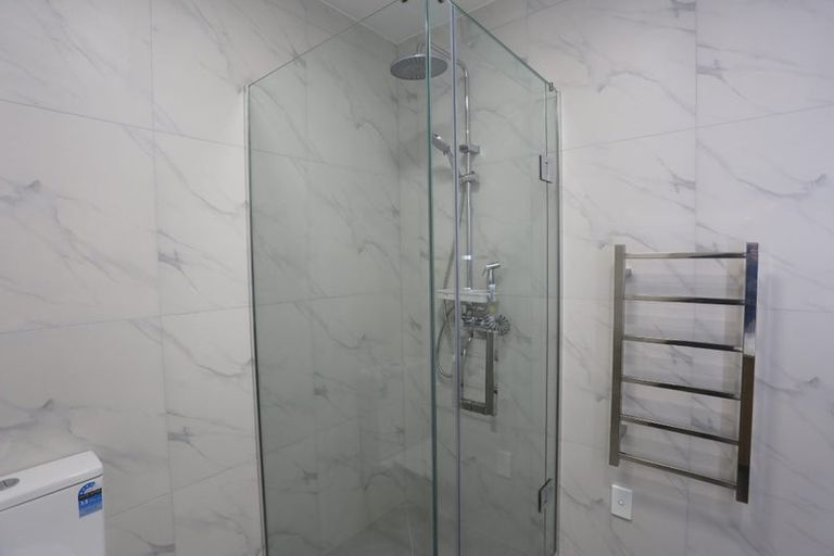 Photo of property in 13b King Richard Place, Browns Bay, Auckland, 0630