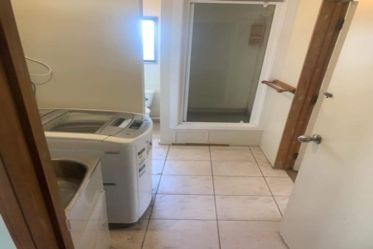 Photo of property in 1/38 Nor Drive East, Northcross, Auckland, 0632