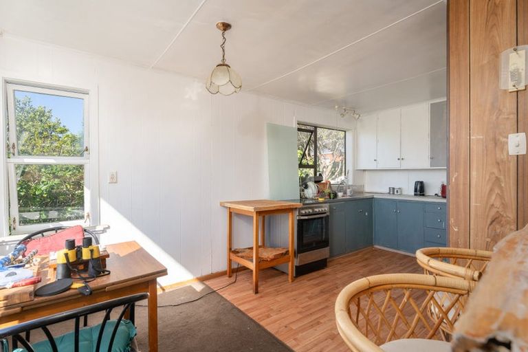 Photo of property in 19 Bayview Road, Paremata, Porirua, 5024