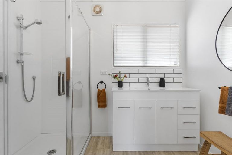 Photo of property in 2/8 Wattle Street, New Lynn, Auckland, 0600