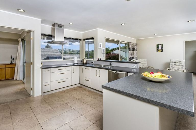 Photo of property in 18 Carnmore Place, Torbay, Auckland, 0630