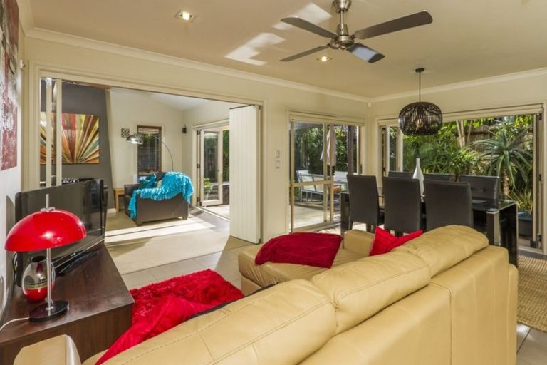 Photo of property in 58 English Oak Drive, Schnapper Rock, Auckland, 0632