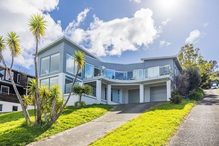 Photo of property in 18 Zita Avenue, Matakatia, Whangaparaoa, 0930