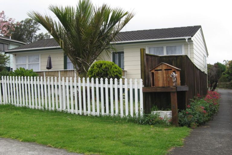Photo of property in 2/11 Ridgemount Rise, Mangere Bridge, Auckland, 2022