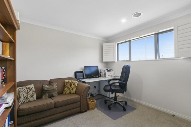 Photo of property in 8c Glen Iris Grove, Woburn, Lower Hutt, 5010