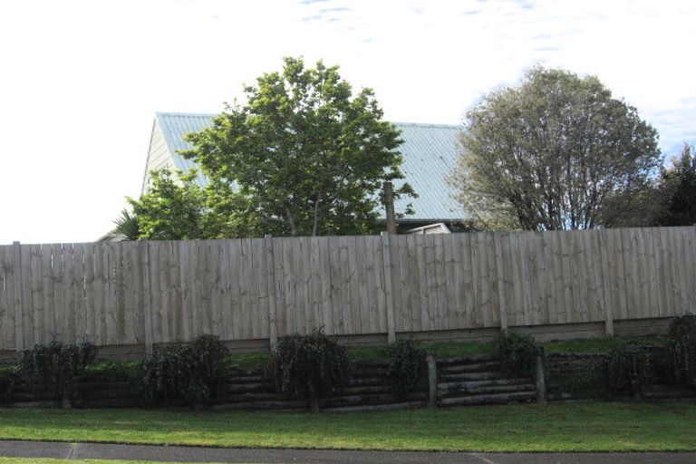 Photo of property in 2 Flinders Place, Welcome Bay, Tauranga, 3112