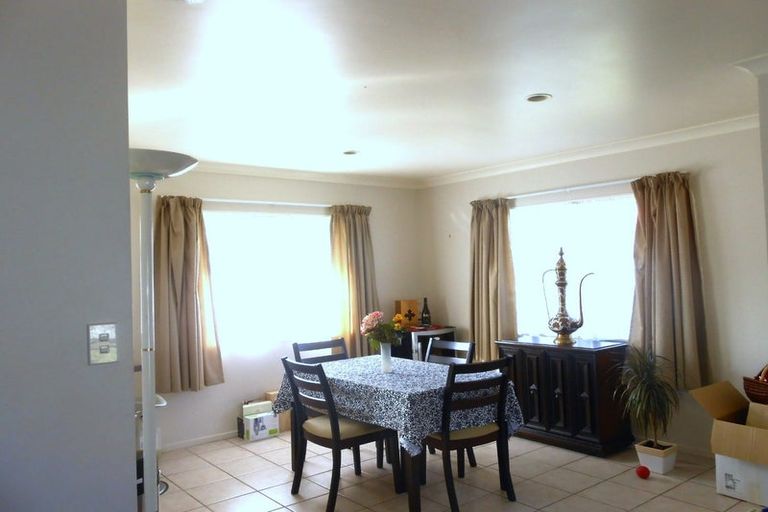 Photo of property in 72 Sutton Crescent, Papakura, 2110