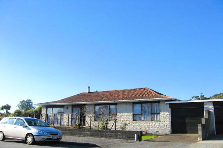 Photo of property in 13 Winnie Street, Greymouth, 7805