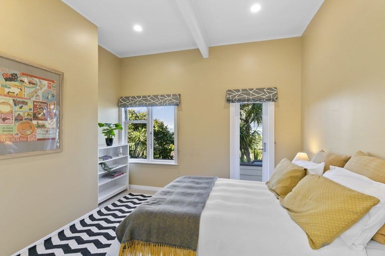 Photo of property in 22 Fairview Crescent, Kelburn, Wellington, 6012