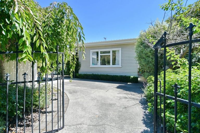 Photo of property in 1/2 Barrington Street, Somerfield, Christchurch, 8024