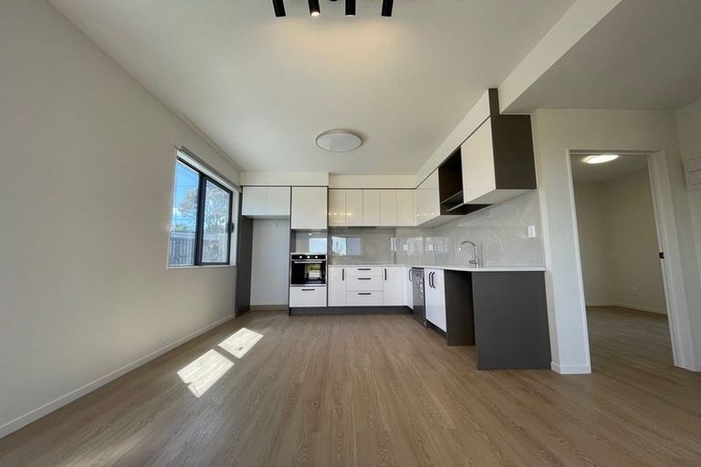 Photo of property in 5/13 Blockhouse Bay Road, Avondale, Auckland, 1026