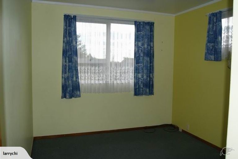 Photo of property in 2/6 Chivalry Road, Glenfield, Auckland, 0629