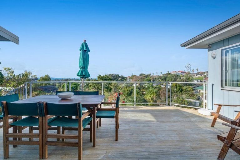 Photo of property in 25 Moffat Road, Red Beach, 0932