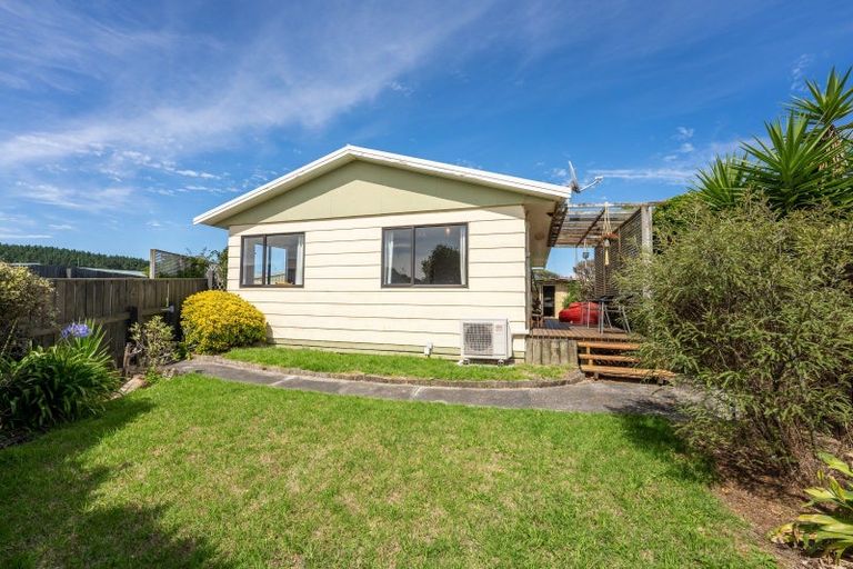 Photo of property in 11 Simcox Street, Otaki Beach, Otaki, 5512