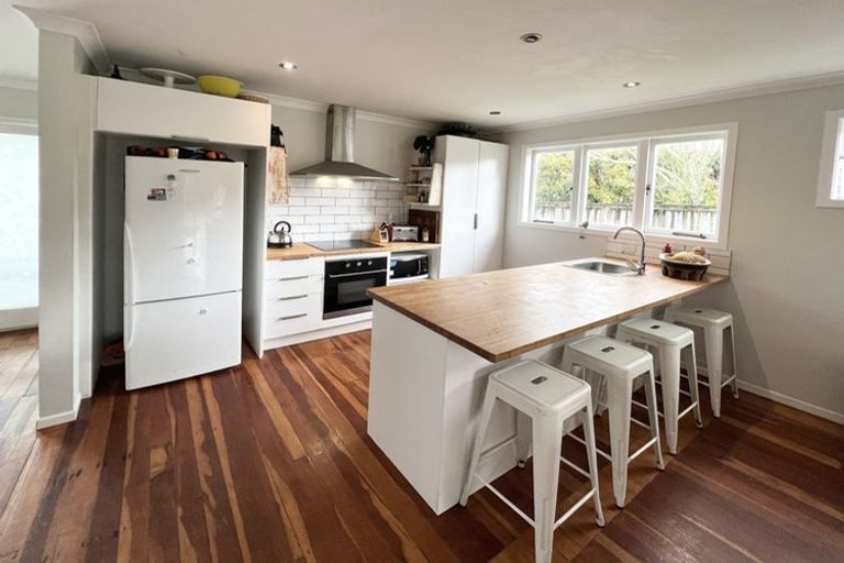 Photo of property in 7 Nicolas Avenue, Glen Eden, Auckland, 0602