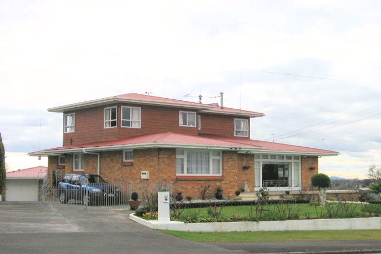 Photo of property in 42 Forest Lake Road, Forest Lake, Hamilton, 3200