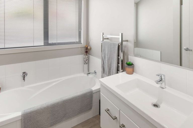 Photo of property in 7 Levi Place, Kelvin Grove, Palmerston North, 4414