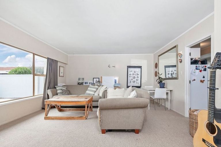 Photo of property in 2/6 Trafalgar Road, Milford, Auckland, 0620