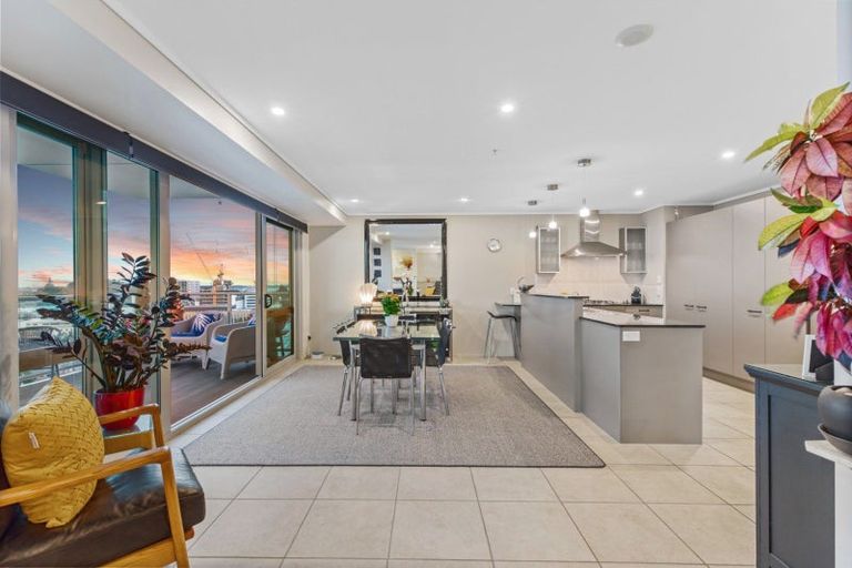 Photo of property in 15/72a Devonport Road, Tauranga, 3110