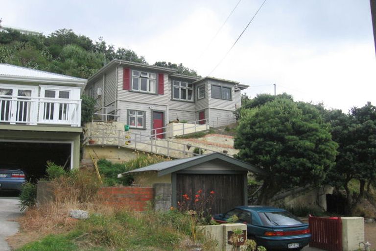 Photo of property in 16 Hungerford Road, Lyall Bay, Wellington, 6022
