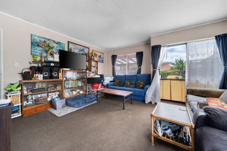 Photo of property in 2/3 Volta Place, Clendon Park, Auckland, 2103