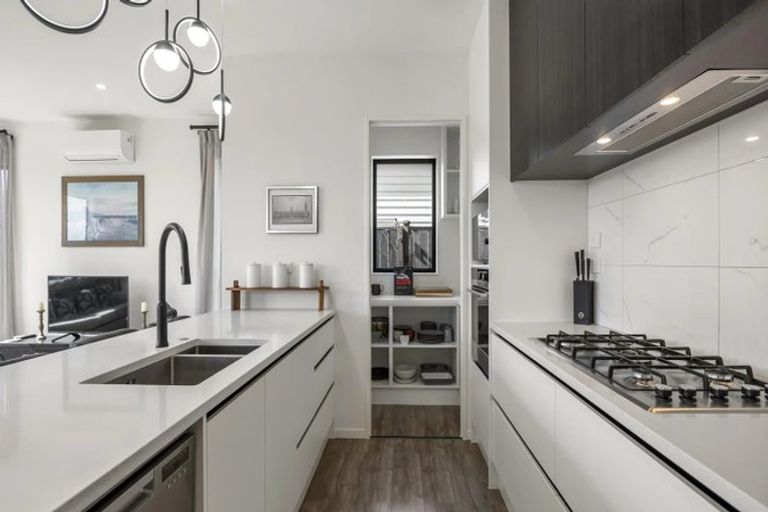 Photo of property in 11 Koiora Road, Clarks Beach, 2122