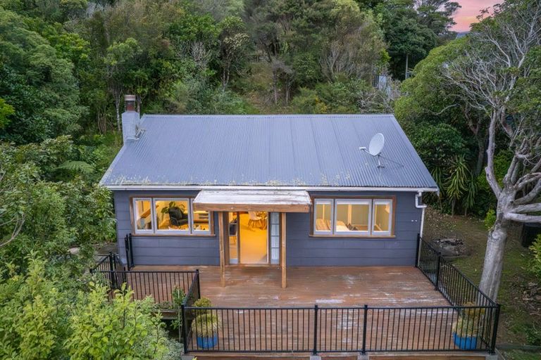 Photo of property in 82 Cluny Road, Plimmerton, Porirua, 5026