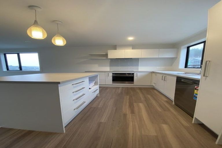 Photo of property in 18 Holystone Road, Whitby, Porirua, 5024