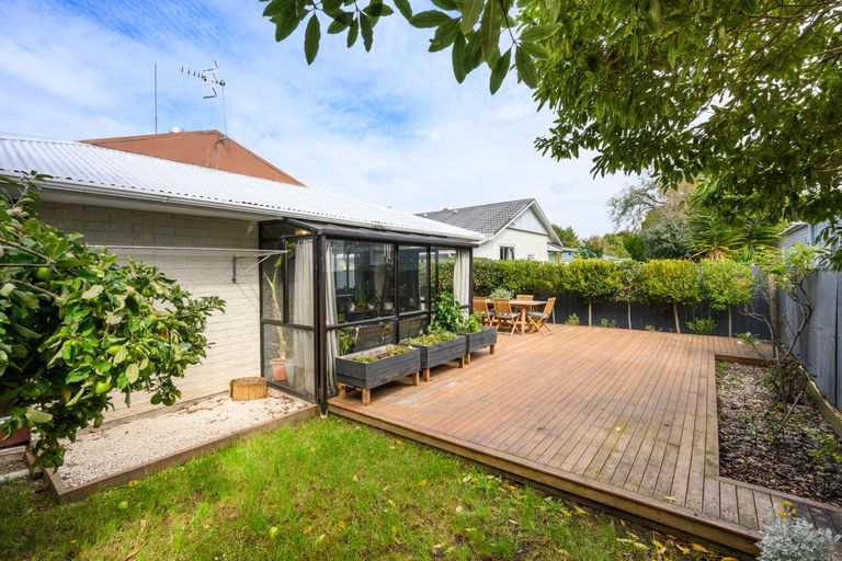 Photo of property in 83 Shamrock Street, Takaro, Palmerston North, 4412