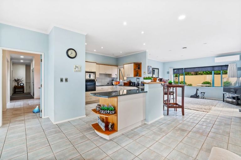 Photo of property in 22 Marguerita Place, West Harbour, Auckland, 0618