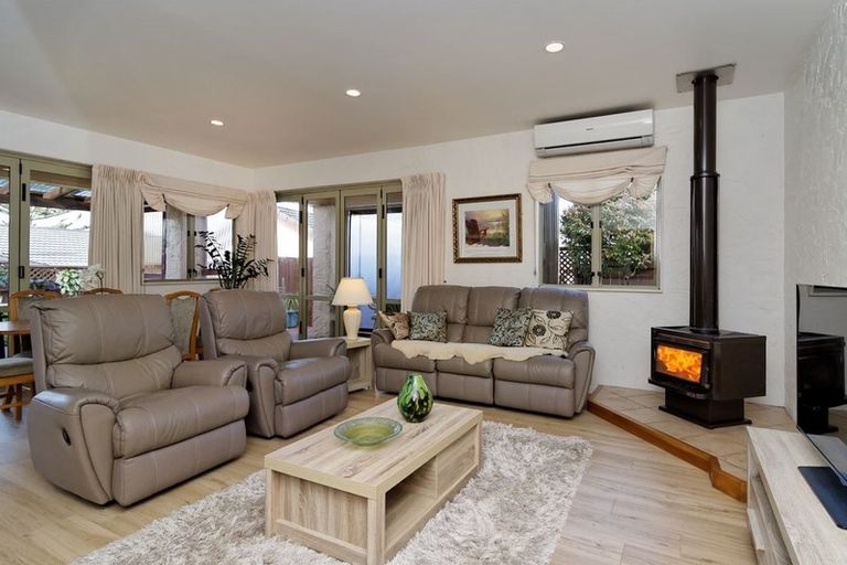 Photo of property in 79 Royal Road, Massey, Auckland, 0614