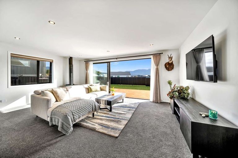 Photo of property in 102 Tukare Loop, Te Anau, 9600