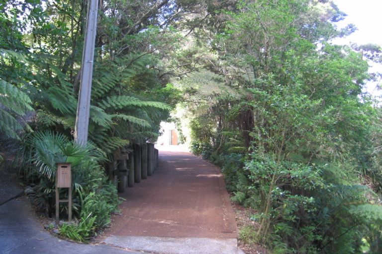 Photo of property in 28 Glade Place, Birkenhead, Auckland, 0626