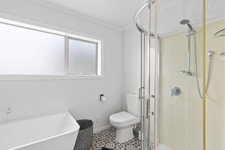 Photo of property in 124 Lower King Road, Tarurutangi, New Plymouth, 4372