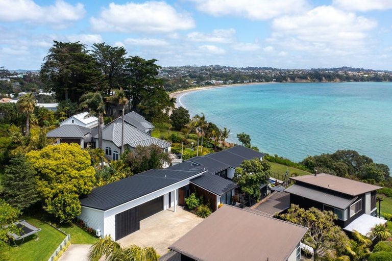 Photo of property in 32 Tindalls Bay Road, Tindalls Beach, Whangaparaoa, 0930
