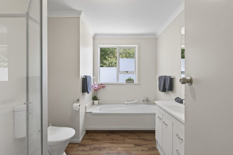 Photo of property in 136a Seaview Road, Westown, New Plymouth, 4310