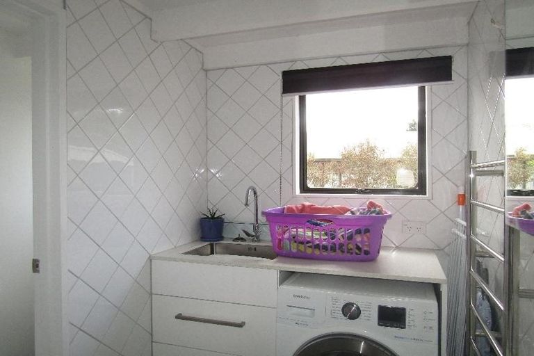 Photo of property in 2/7 Kereru Street, Two Mile Bay, Taupo, 3330