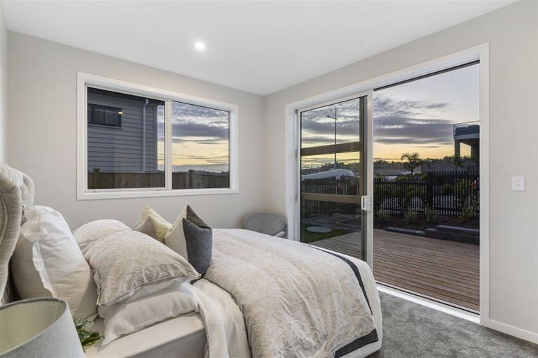 Photo of property in 48 Longshore Drive, Long Bay, Auckland, 0630