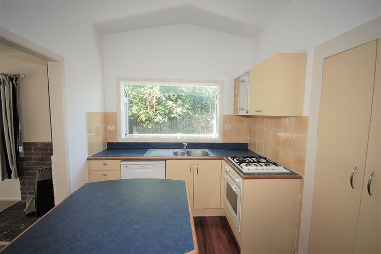 Photo of property in 1 Renata Crescent, Te Atatu Peninsula, Auckland, 0610