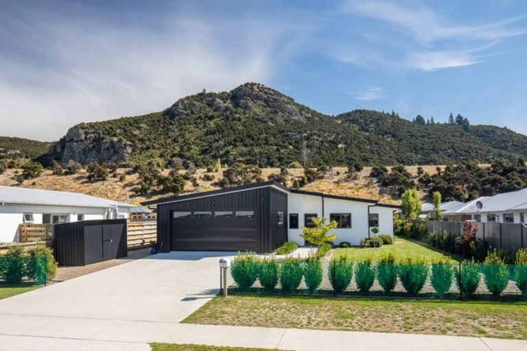 Photo of property in 20 Snowberry Street, Albert Town, Wanaka, 9305