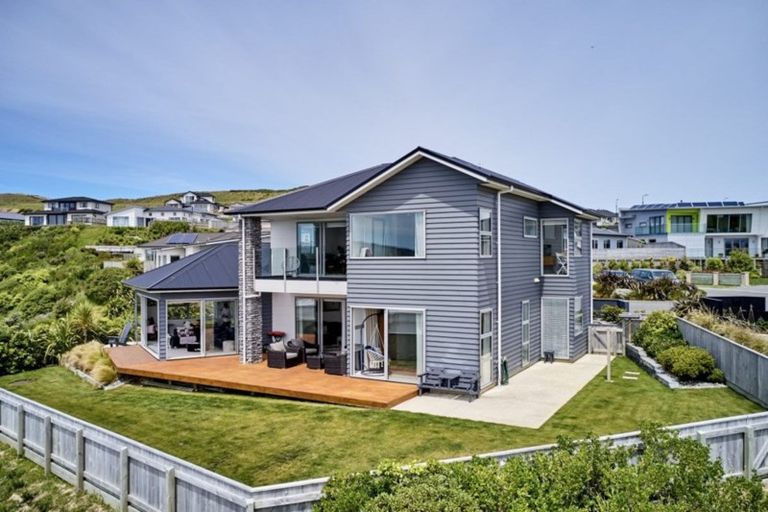 Photo of property in 14 Sue Dow Lane, Aotea, Porirua, 5024