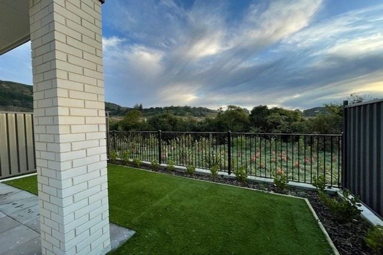 Photo of property in 48 Koreke Close, Kenepuru, Porirua, 5022