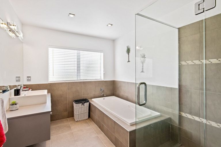 Photo of property in 12 Millennium Hill, Paraparaumu, 5032