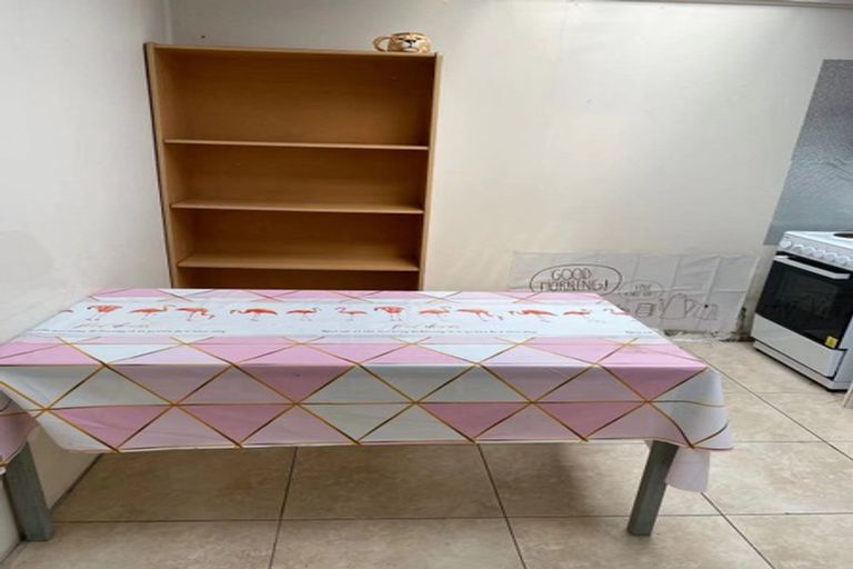 Photo of property in 37 Sunset Road, Totara Vale, Auckland, 0632