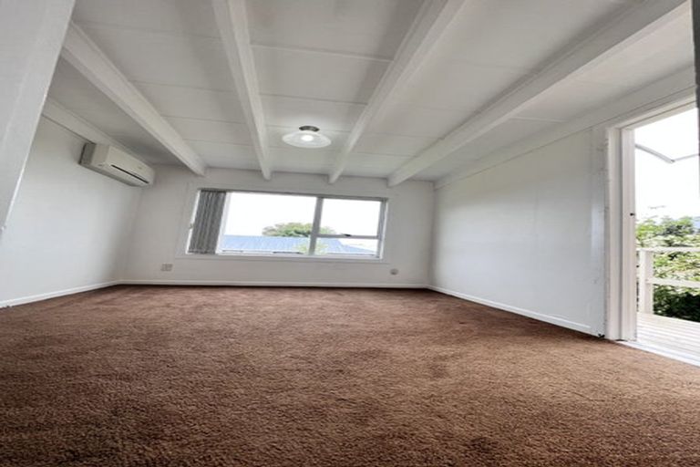 Photo of property in 93 Henderson Valley Road, Henderson, Auckland, 0612