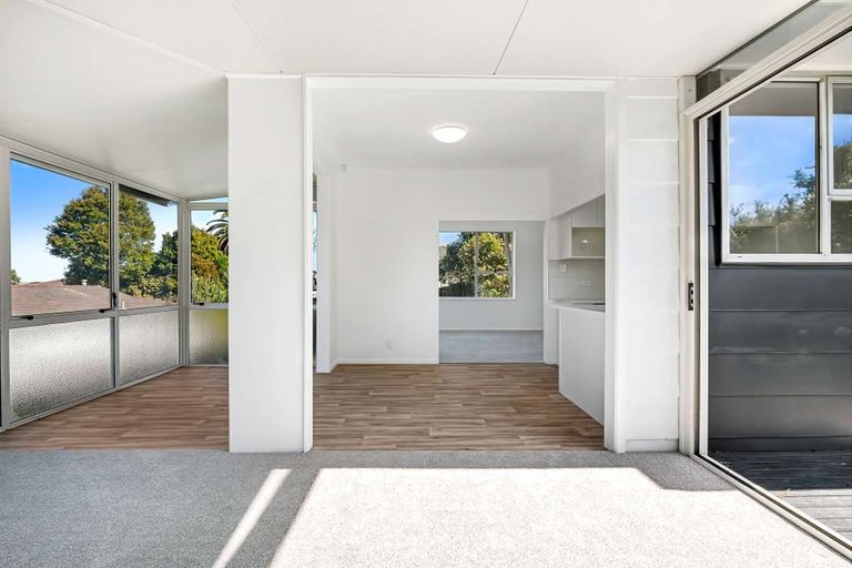 Photo of property in 24 Leaver Place, Weymouth, Auckland, 2103